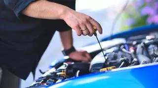 Co ile wymieniać olej, aby samochód zachował sprawność?