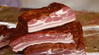 Alert RCB. Jedna osoba nie żyje po zatruciu mięsem z targowiska. "Sprzedawał swojskie wyroby"