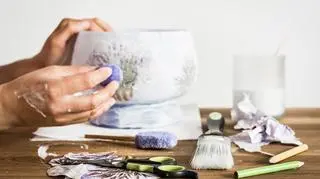 Jak wykonać decoupage na drewnie i na szkle? Metoda decoupage krok po kroku