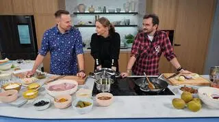 "Święta od kuchni". Nowoczesny śledź według Sebastiana Olmy i Grzegorza Zawieruchy