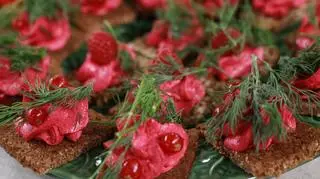 Kanapeczki ze śledziem i burakiem