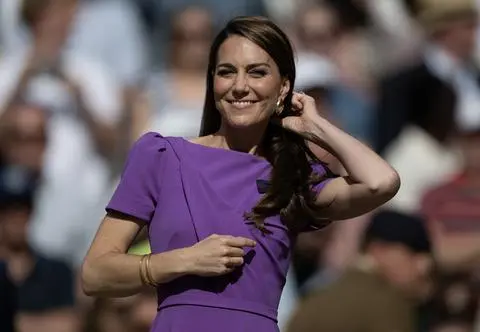 Swobodna i elegancka. Kate Middleton promienieje po fryzjerskiej metamorfozie