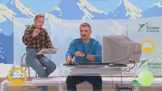 Sandra i Maciek grają w skoki na komputerze 
