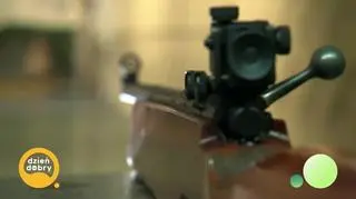 Obowiązkowa nauka strzelania w szkołach – napisy