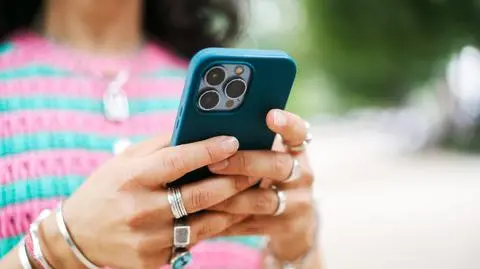 Jak korzystanie ze smartfona wpływa na nasze zdrowie? 