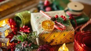 Tańce wokół choinki, wyprzedaże i miniaturowe statki. Poznaj tradycje bożonarodzeniowe na świecie