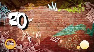 Edzio rozdaje zaproszenia 