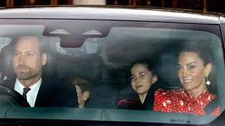 Przedświąteczne przyjęcie w Pałacu Buckingham. Tym razem nie zabrakło najmłodszych książąt 