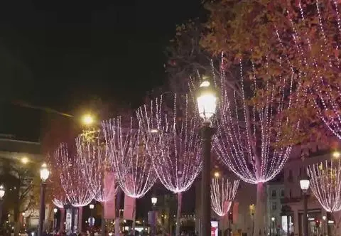Iluminacje w Krakowie bardziej spektakularne niż te na Polach Elizejskich?