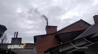 "Uwaga!". Śmierdzący dym zatruwa życie pani Grażyny. Jej stan zdrowia się pogarsza 