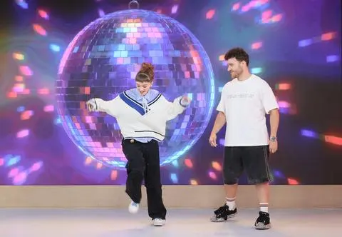 Shuffle dance podbija Internet. Naucz się kroków razem z nami