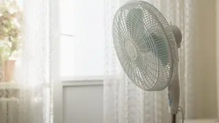 Upalne dni mogą ograniczać integrację społeczną. 