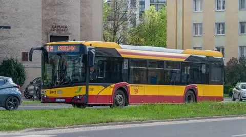 Łódź. "Gapowicze" na tyłach autobusu