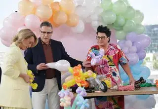 Wyjątkowe rzeźby z balonów, które zachwycą twoje dzieci. Ekspertka tłumaczy, jak zrobić je w domu