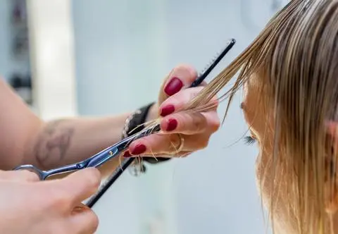 Birkin bangs hitem lata 2024. Fryzurę pokochały już gwiazdy Hollywood
