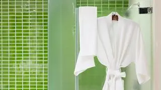 Ten niepozorny produkt poradzi sobie z zaparowaną szybą. Możliwe, że masz go w swojej łazience 