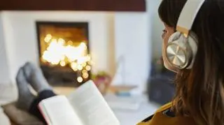 Nowa polska muzyka na zimę. Czego warto słuchać w grudniu?