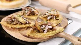 Chrupiący wafel z guanciale i prawdziwkami