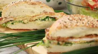 Kanapka Cezar ze schabowym w panko