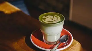 Picie matcha latte powoduje wypadanie włosów? 