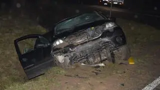 Nietrzeźwa 31-latka w ciąży znaleziona obok rozbitego samochodu. Dziecko urodziło się pijane