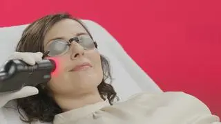 Fotobiomodulacja – nowy trend w dziedzinie medycyny estetycznej. Co warto wiedzieć - wyjaśnia prof. dr hab. n. med. Paweł Surowiak