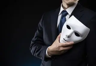 Pracujesz albo mieszkasz z narcyzem? Nowe badania mogą cię zaniepokoić