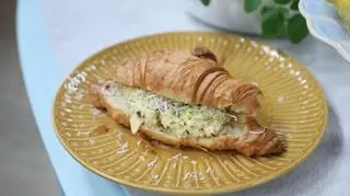 Croissanty z jajecznicą truflową