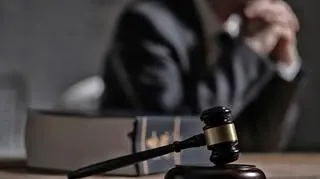 Zabił żonę, a następnie upozorował wypadek na torach. Sąd wydał wyrok 