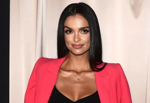 Klaudia El Dursi na rajskich wakacjach. Zdjęcia topless i z karmienia piersią wywołały emocje