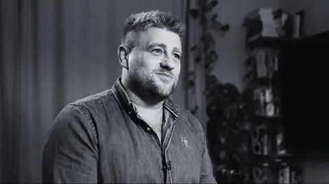 Tomasz Jakubiak oczami przyjaciół. Niezwykle poruszający reportaż "Uwagi!"