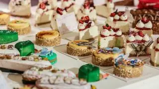 Przepisy z programu "MasterChef". Jesienne cinamon rolls, bezy i tiramisu 