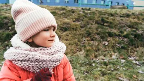 Do czego może doprowadzić przegrzewanie dziecka? 