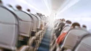 Turbulencje w samolocie znanej linii lotniczej. Jedna osoba nie żyje, 23 są ranne