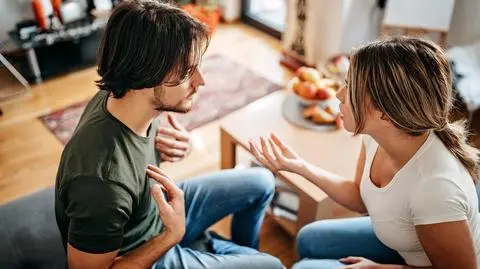 Dlaczego korzystamy z aplikacji randkowych będąc w związku? 