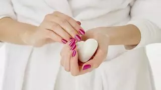 Soap nails stały się viralem na TikToku. Zobacz, jak wykonać najmodniejszy manicure 2024 roku