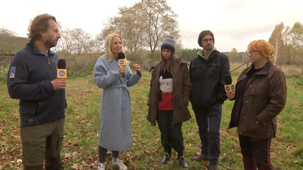 Adam Wajrak, dziennikarz, Katarzyna Olubińska, dziennikarka i wolontariusze