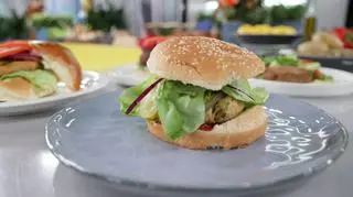 Burgery rybno–ziemniaczane. Sprawdź przepis Jaśka Kuronia