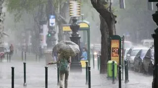 Pogoda na jutro. Obfite opady i "niżowa fala" zawładną Polską