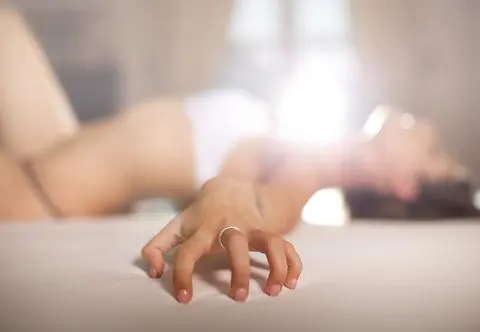 Samoistne orgazmy zmieniły jej życie w koszmar. Jeden z nich trwał 3,5 godziny