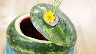 Chłodnik z arbuza i kiszonych buraków z fetą i aromatycznymi ziołami