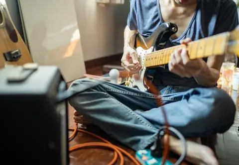 Gitara elektryczna – zestaw rad dla początkujących