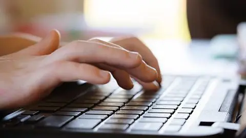 Podjęto decyzję dotycząca laptopów dla czwartoklasistów. Jaki model dostaną uczniowie?