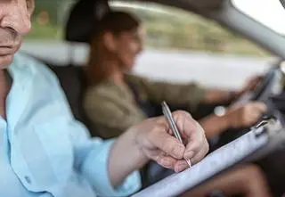 Błędy w testach na prawo jazdy. Kursanci muszą powtórzyć egzamin?