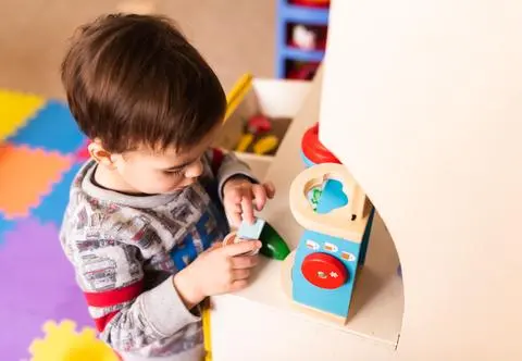 Nie pracuje, a wysyła dziecko do żłobka. "Mama też potrzebuje odpoczynku"
