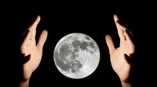 Horoskop na środę. Ta superpełnia ustawi nam priorytety