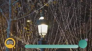 Magia świateł na Polach Elizejskich 