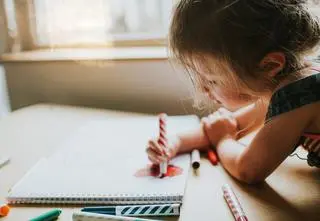 Jak narysować auto? Naucz się z nami podstaw rysunku