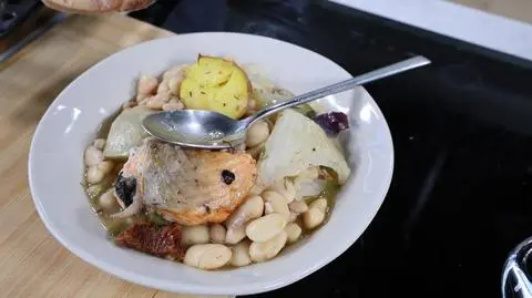 Pieczona dorada z fasolą