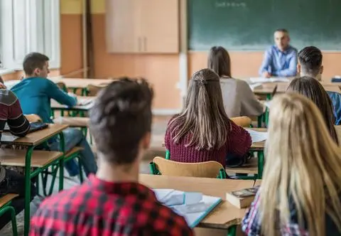Czerwony pasek na świadectwie. Do czego może się przydać?